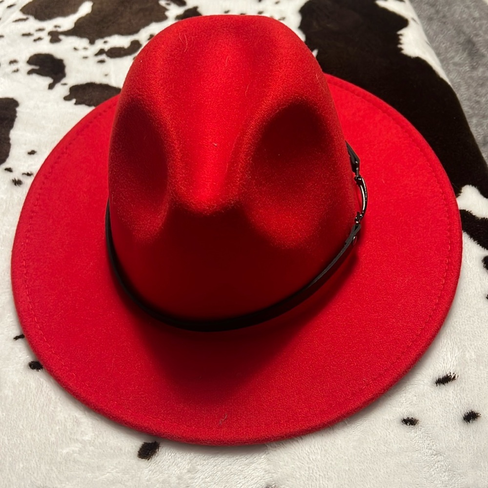 Red cowgirl hat
